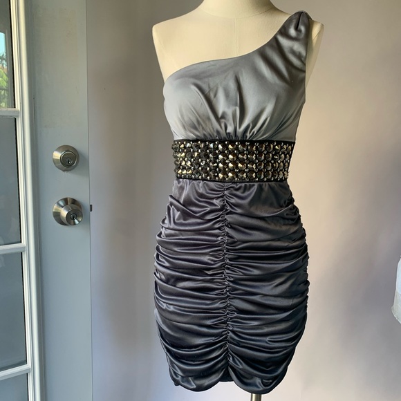 Dress - Picture 7 of 8